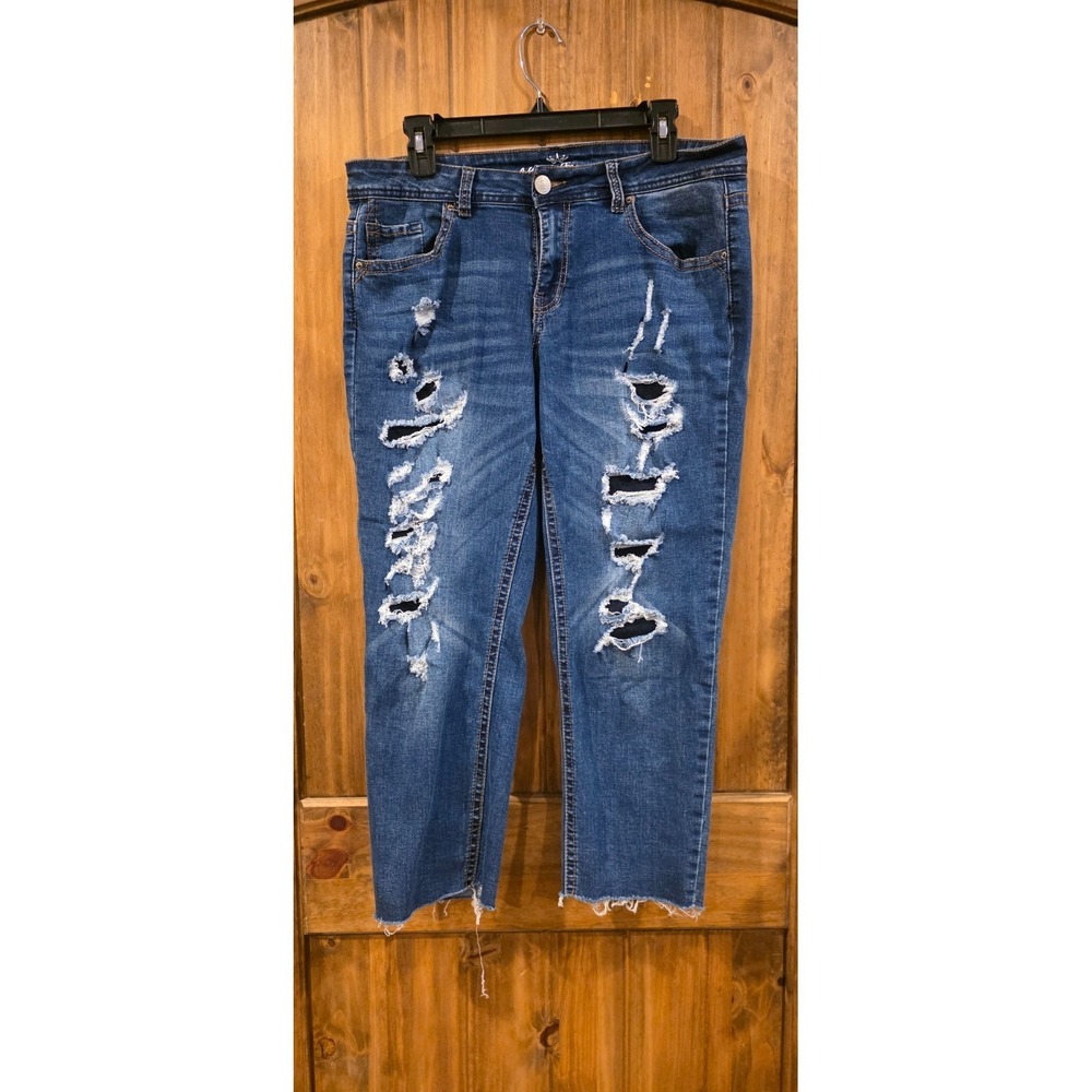 Almost Famous Capri Jeans Womens 13‎ Blue Denim Distressed Mid Rise Five Pockets